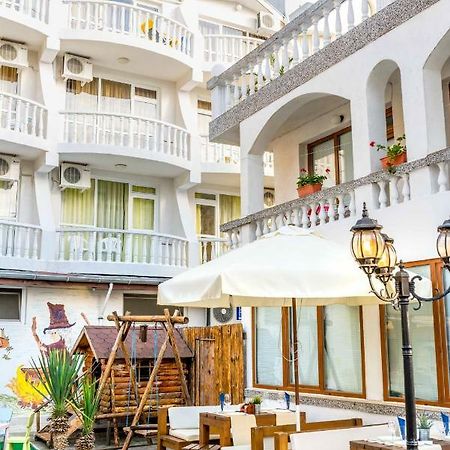 Hotel Yanis 洛泽内茨 外观 照片