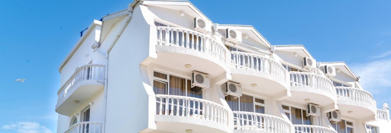 Hotel Yanis 洛泽内茨 外观 照片