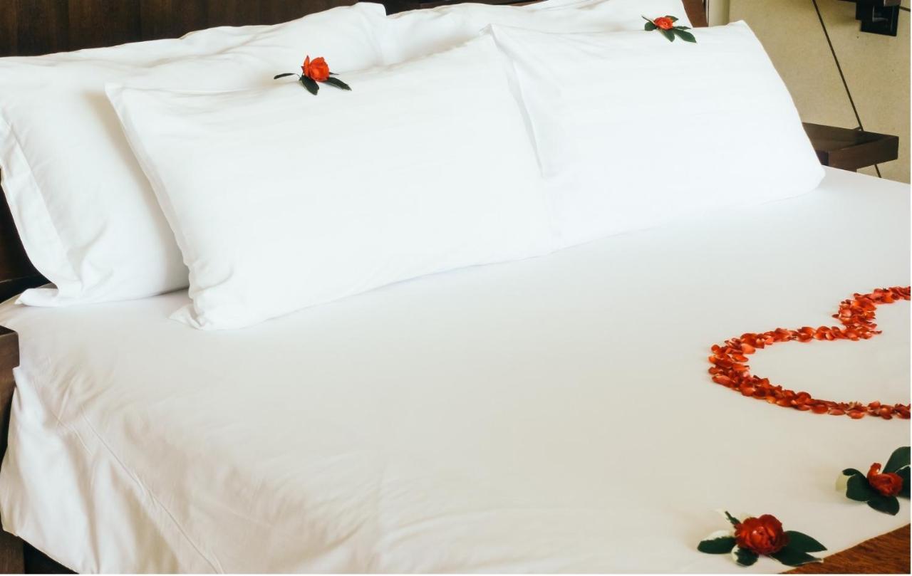 Hotel Yanis 洛泽内茨 外观 照片