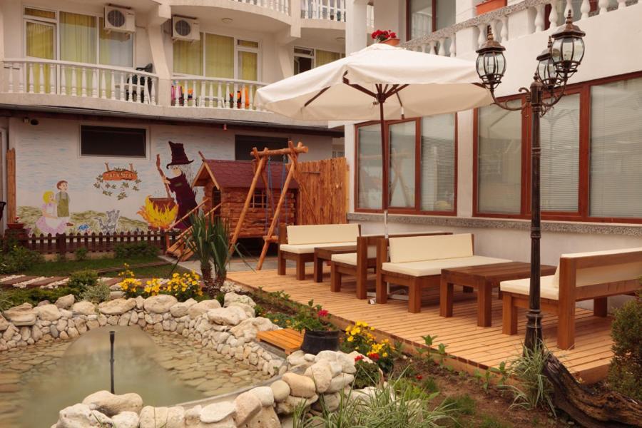 Hotel Yanis 洛泽内茨 外观 照片