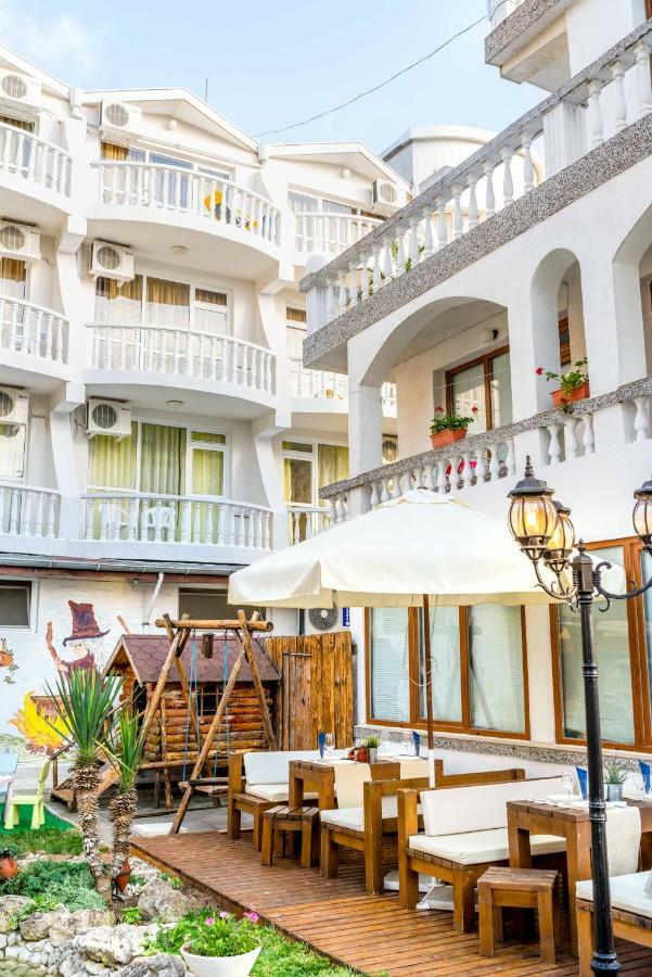 Hotel Yanis 洛泽内茨 外观 照片