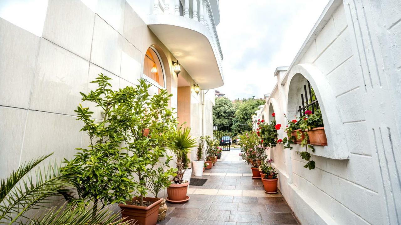 Hotel Yanis 洛泽内茨 外观 照片