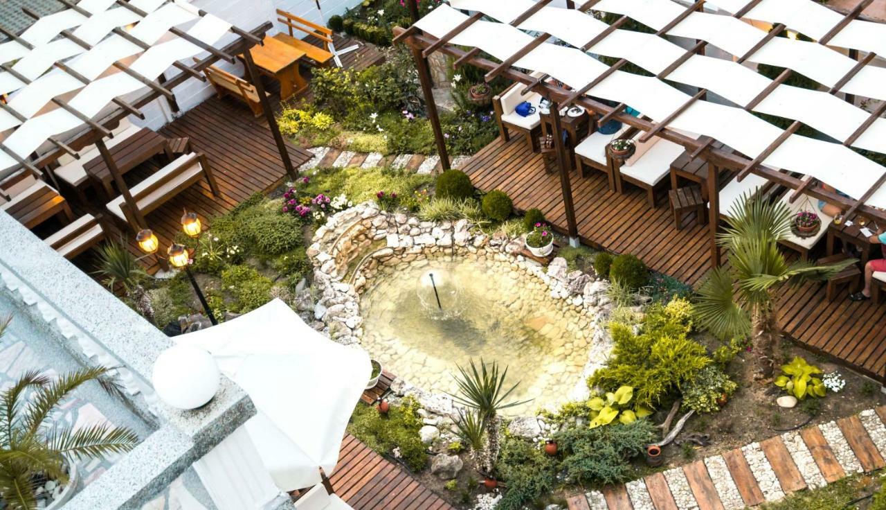 Hotel Yanis 洛泽内茨 外观 照片