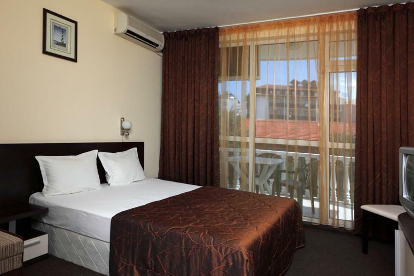 Hotel Yanis 洛泽内茨 外观 照片