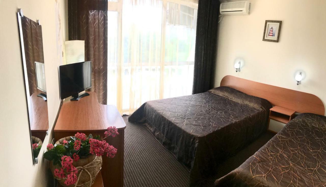 Hotel Yanis 洛泽内茨 外观 照片